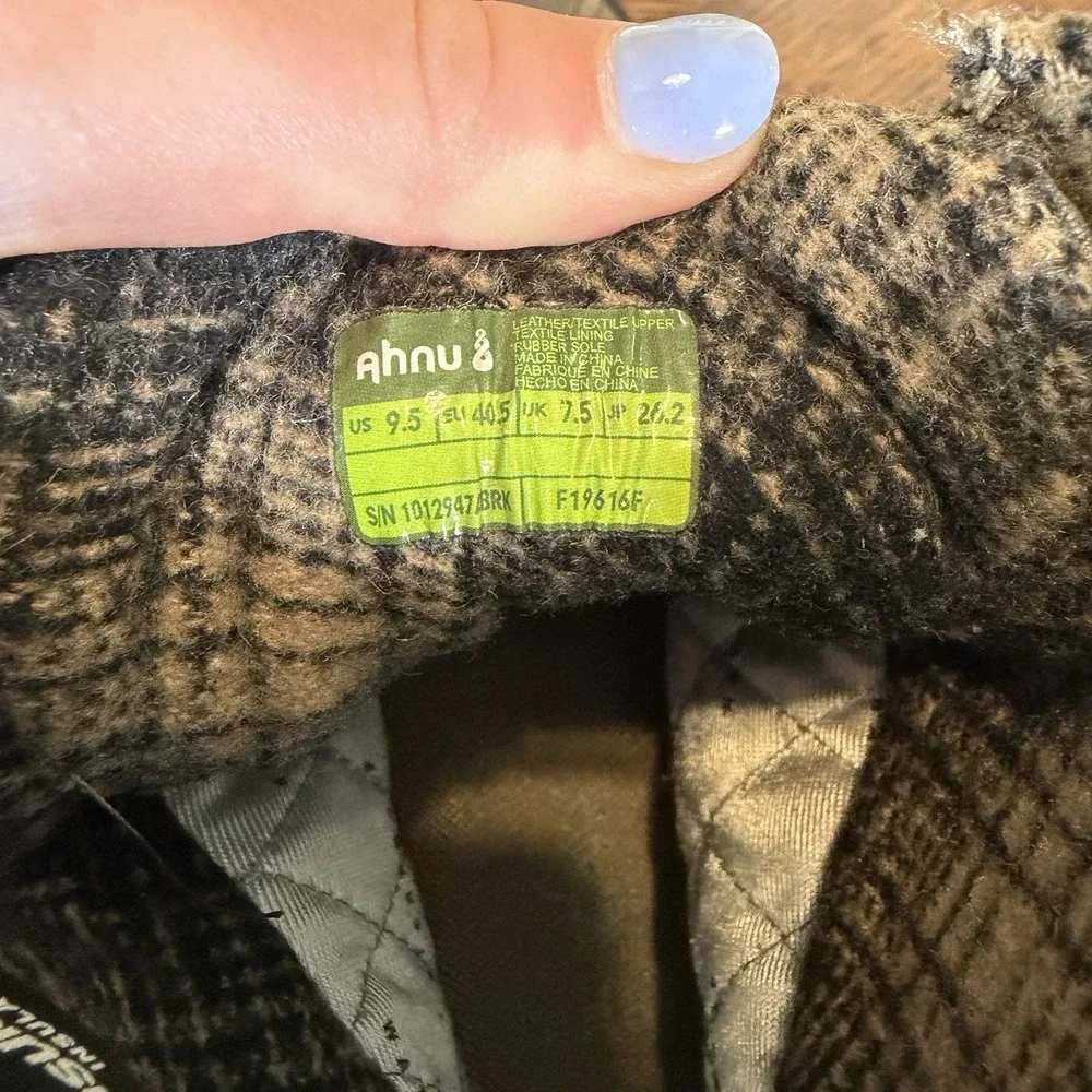 Ahnu Momentum Waterproof Thinsulate Womens 9.5 Lace Up Hiking Rain Boot Vibram